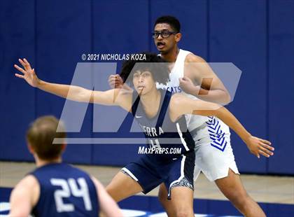 Thumbnail 1 in Sierra Canyon vs. Windward photogallery.