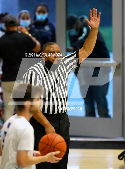 Thumbnail 2 in Sierra Canyon vs. Windward photogallery.