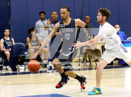 Thumbnail 3 in Sierra Canyon vs. Windward photogallery.