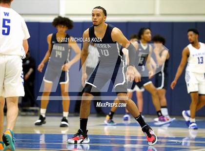 Thumbnail 3 in Sierra Canyon vs. Windward photogallery.