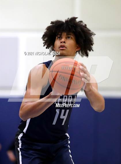 Thumbnail 3 in Sierra Canyon vs. Windward photogallery.