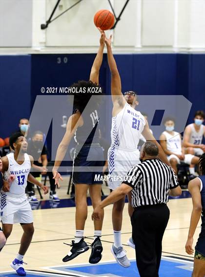 Thumbnail 2 in Sierra Canyon vs. Windward photogallery.