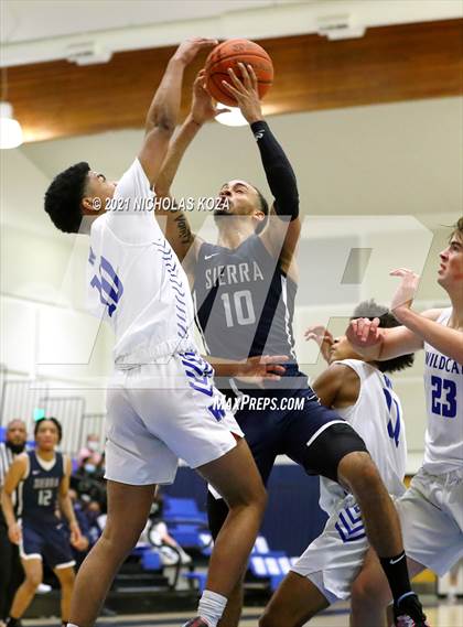 Thumbnail 1 in Sierra Canyon vs. Windward photogallery.