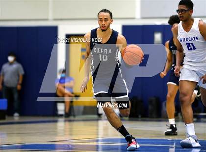 Thumbnail 1 in Sierra Canyon vs. Windward photogallery.