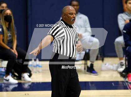 Thumbnail 2 in Sierra Canyon vs. Windward photogallery.