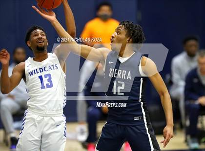 Thumbnail 3 in Sierra Canyon vs. Windward photogallery.