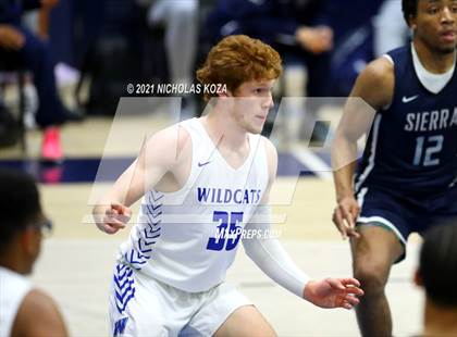 Thumbnail 2 in Sierra Canyon vs. Windward photogallery.