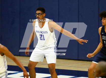 Thumbnail 2 in Sierra Canyon vs. Windward photogallery.
