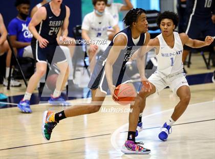 Thumbnail 1 in Sierra Canyon vs. Windward photogallery.