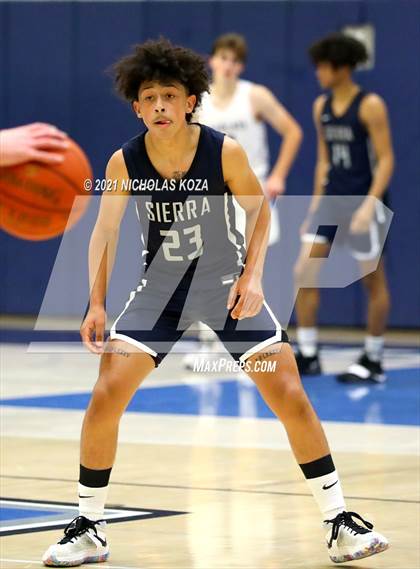 Thumbnail 3 in Sierra Canyon vs. Windward photogallery.