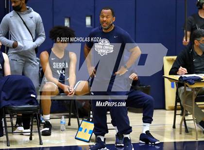 Thumbnail 3 in Sierra Canyon vs. Windward photogallery.