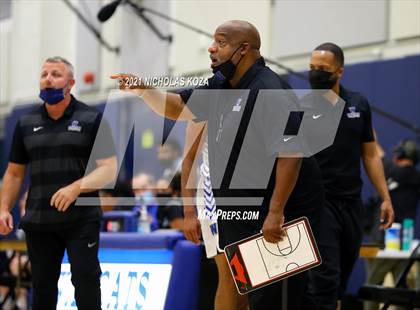 Thumbnail 2 in Sierra Canyon vs. Windward photogallery.