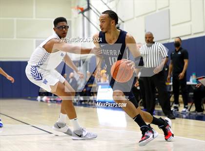 Thumbnail 2 in Sierra Canyon vs. Windward photogallery.