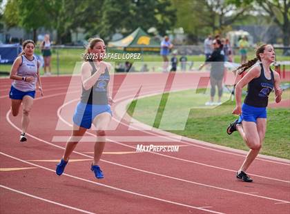 Thumbnail 1 in Rosehill Eagle Relays (200M) photogallery.
