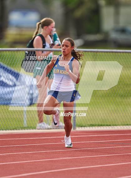 Thumbnail 1 in Rosehill Eagle Relays (200M) photogallery.