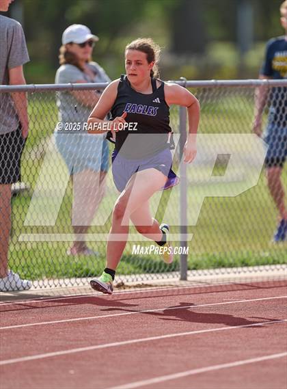Thumbnail 3 in Rosehill Eagle Relays (200M) photogallery.