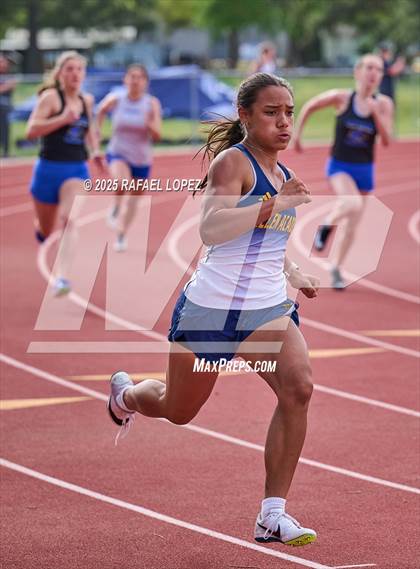 Thumbnail 3 in Rosehill Eagle Relays (200M) photogallery.