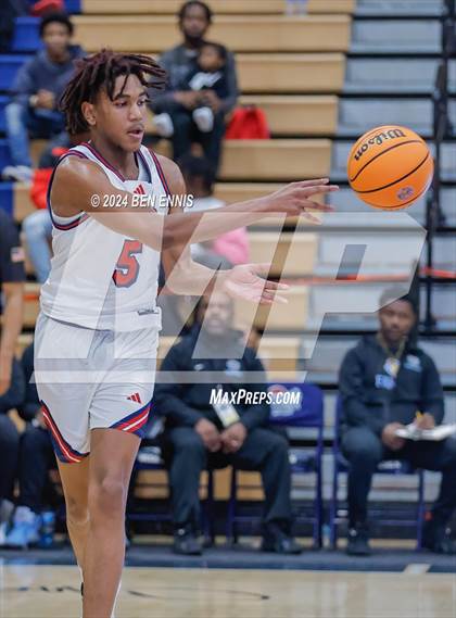 Thumbnail 1 in Sandy Creek vs. Carver (Lemon Street Classic) photogallery.