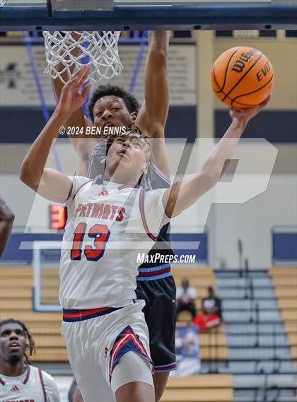 Thumbnail 2 in Sandy Creek vs. Carver (Lemon Street Classic) photogallery.