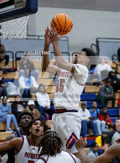 Thumbnail 3 in Sandy Creek vs. Carver (Lemon Street Classic) photogallery.