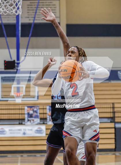 Thumbnail 3 in Sandy Creek vs. Carver (Lemon Street Classic) photogallery.