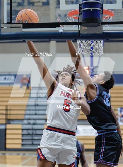 Thumbnail 3 in Sandy Creek vs. Carver (Lemon Street Classic) photogallery.