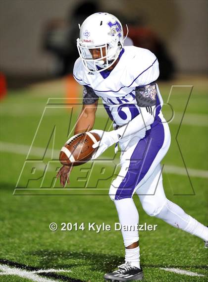 Thumbnail 1 in Mart vs. Tolar (UIL 2A Division 1 Region 2 Semifinal) photogallery.
