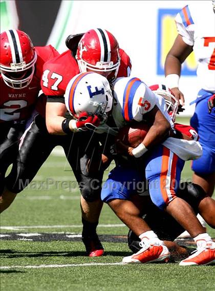 Thumbnail 2 in East St. Louis vs. Wayne (Kirk Herbstreit Varsity Football Series) photogallery.