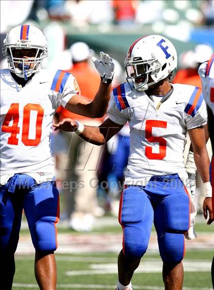 Thumbnail 3 in East St. Louis vs. Wayne (Kirk Herbstreit Varsity Football Series) photogallery.