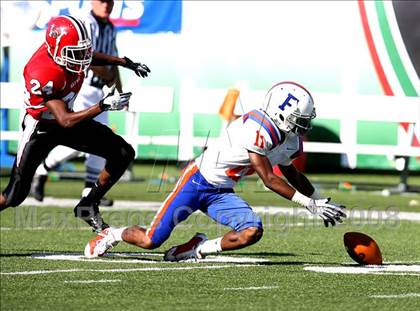 Thumbnail 3 in East St. Louis vs. Wayne (Kirk Herbstreit Varsity Football Series) photogallery.