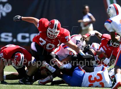 Thumbnail 3 in East St. Louis vs. Wayne (Kirk Herbstreit Varsity Football Series) photogallery.