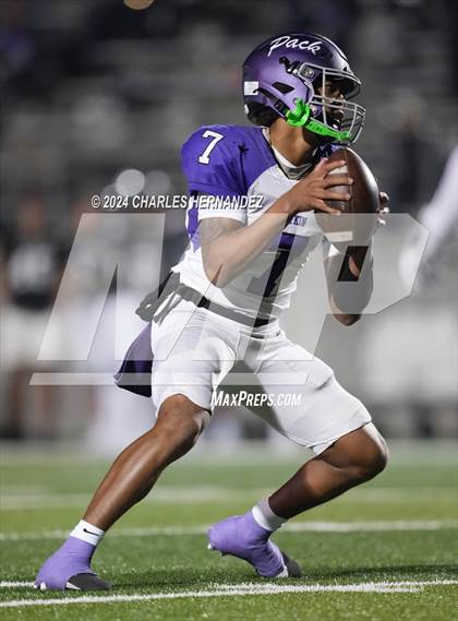 Thumbnail 2 in Lufkin vs College Station (UIL 5A Football Division I Region 3 Area Playoff) photogallery.
