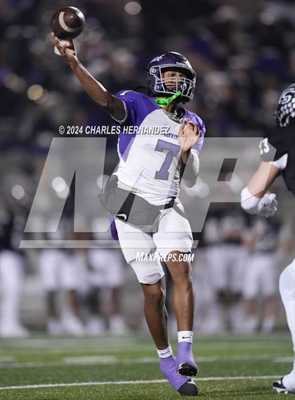 Thumbnail 1 in Lufkin vs College Station (UIL 5A Football Division I Region 3 Area Playoff) photogallery.