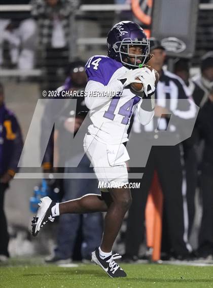 Thumbnail 1 in Lufkin vs College Station (UIL 5A Football Division I Region 3 Area Playoff) photogallery.