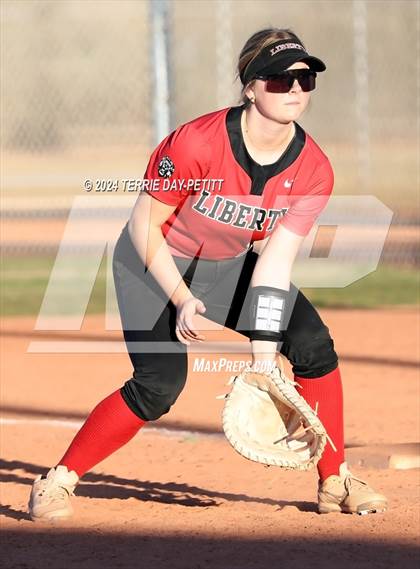 Thumbnail 2 in Ironwood Ridge vs Liberty (Sunrise Mountain Invitational) photogallery.