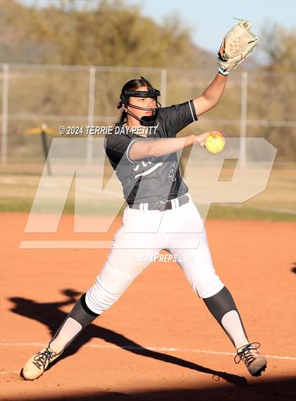 Thumbnail 2 in Ironwood Ridge vs Liberty (Sunrise Mountain Invitational) photogallery.