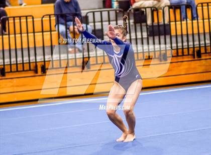 Thumbnail 1 in Sunflower League Meet photogallery.