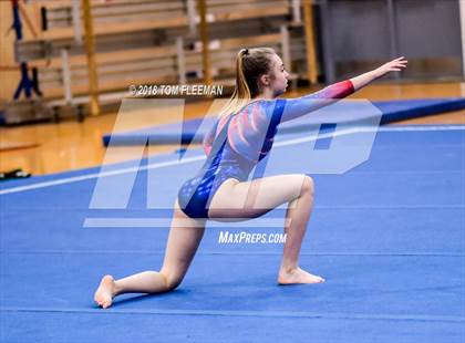 Thumbnail 2 in Sunflower League Meet photogallery.