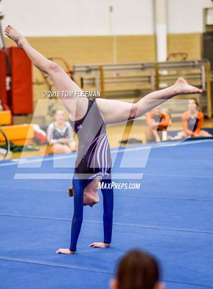 Thumbnail 2 in Sunflower League Meet photogallery.