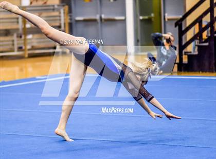 Thumbnail 2 in Sunflower League Meet photogallery.