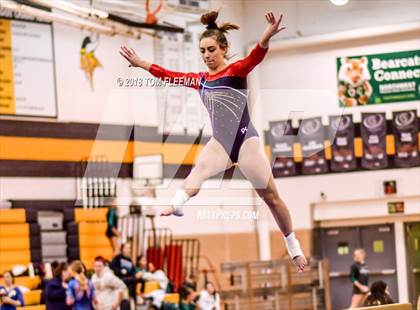 Thumbnail 2 in Sunflower League Meet photogallery.