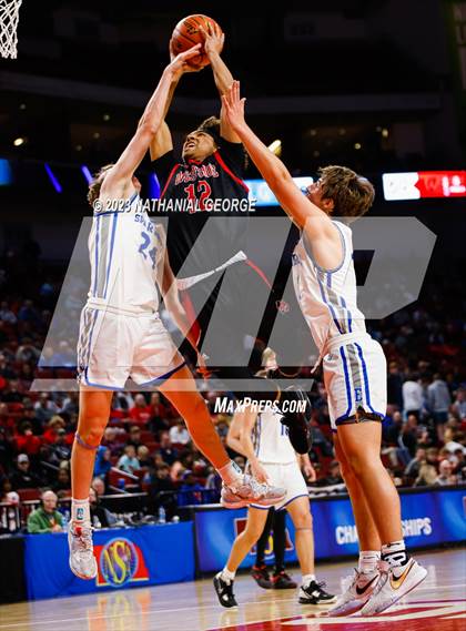 Thumbnail 3 in Lincoln East vs. Omaha Westside (NSAA Class A Quarterfinal) photogallery.