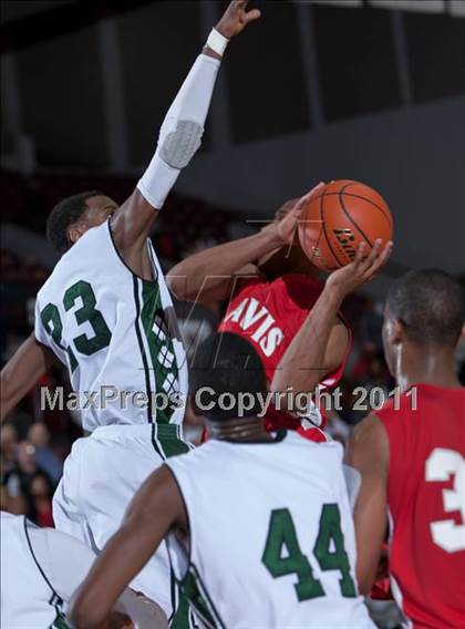 Thumbnail 3 in Fort Bend Hightower vs Fort Bend Travis (UIL 5A Regional Final) photogallery.