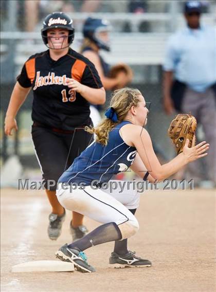 Thumbnail 2 in Alvin vs Fort Bend Clements (Region III Bi-District) photogallery.