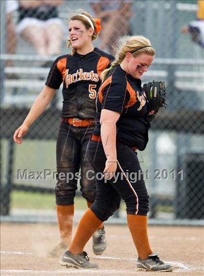Thumbnail 3 in Alvin vs Fort Bend Clements (Region III Bi-District) photogallery.