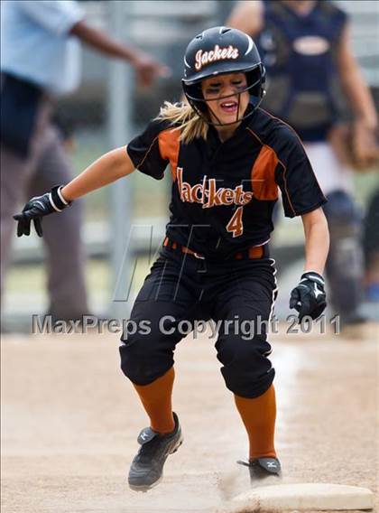 Thumbnail 3 in Alvin vs Fort Bend Clements (Region III Bi-District) photogallery.