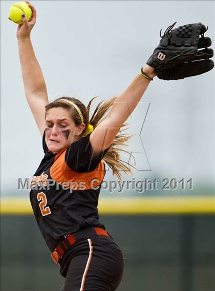 Thumbnail 2 in Alvin vs Fort Bend Clements (Region III Bi-District) photogallery.
