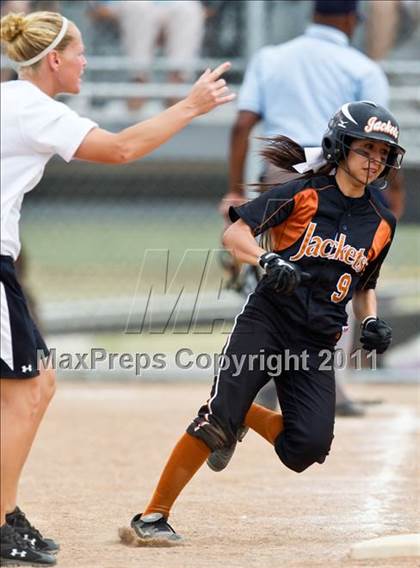 Thumbnail 3 in Alvin vs Fort Bend Clements (Region III Bi-District) photogallery.