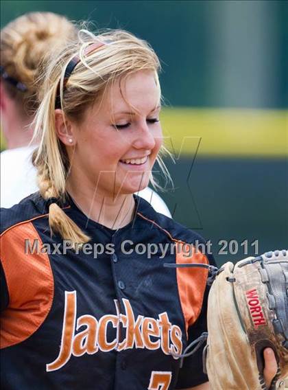 Thumbnail 2 in Alvin vs Fort Bend Clements (Region III Bi-District) photogallery.