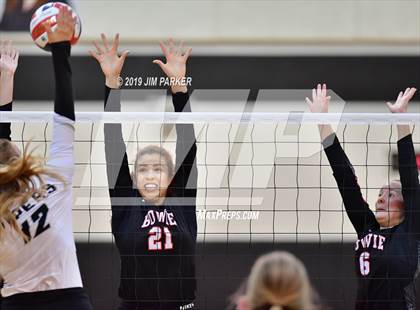 Thumbnail 3 in Bowie @ Vandegrift  photogallery.